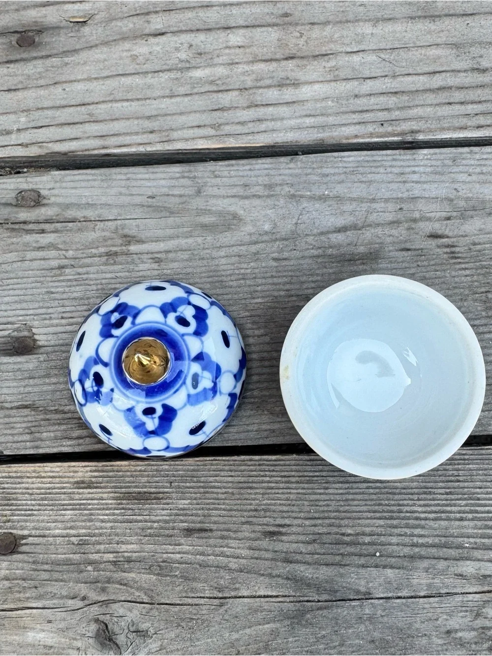 Vintage Mini Thai Benjarong Blue & White Porcelain Ring Trinket Box 2.5